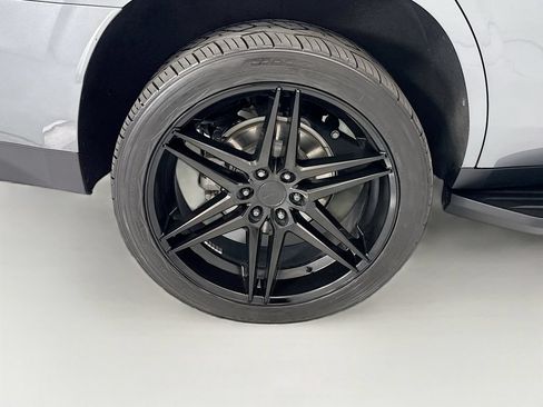 Used 2022 Chevrolet Tahoe RST w/ Luxury Package AWD/4WD image 32