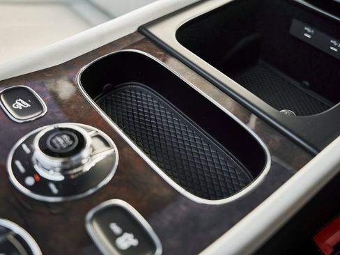 Used 2023 Bentley Bentayga Extended Wheelbase image 68