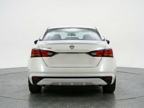 Used 2025 Nissan Altima 2.5 SV FWD image 7