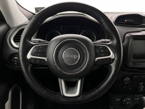 Used 2018 Jeep Renegade Latitude w/ Cold Weather Group image 19