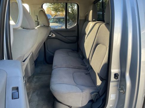 Used 2017 Nissan Frontier SV image 12