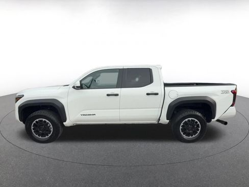 Used 2024 Toyota Tacoma TRD Off-Road image 9
