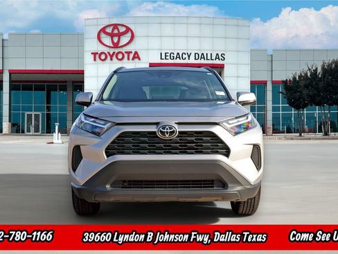 Used 2025 Toyota RAV4 XLE FWD image 5