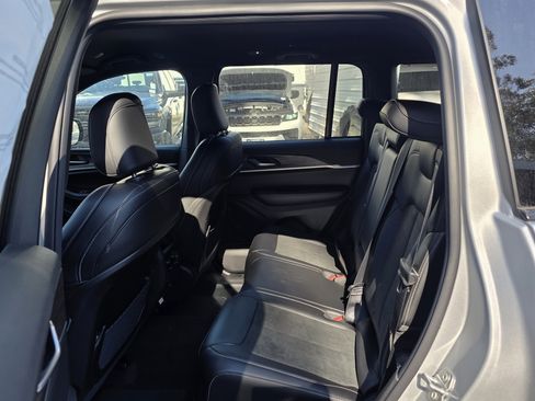 New 2026 Jeep Grand Cherokee Altitude image 15