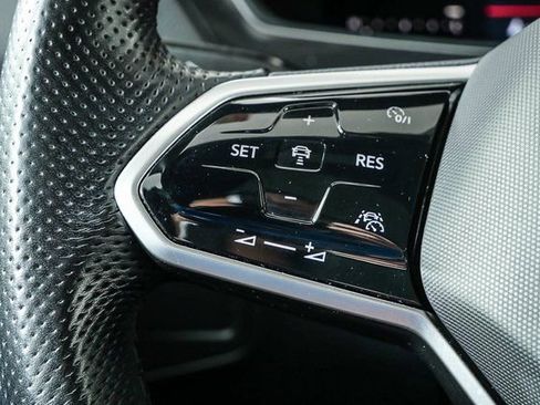 Certified 2022 Volkswagen Tiguan SE R-Line image 16