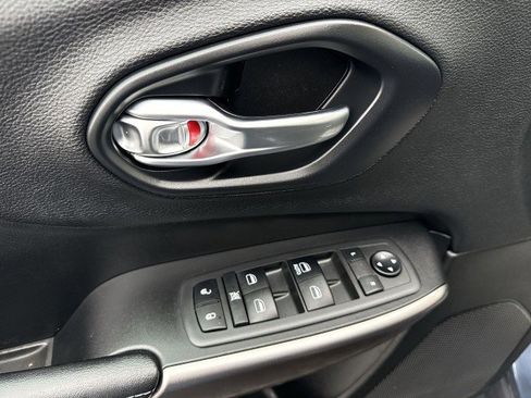 Used 2019 Jeep Cherokee Latitude w/ Popular Appearance Group image 14