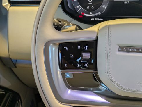 Used 2025 Land Rover Range Rover SV image 21