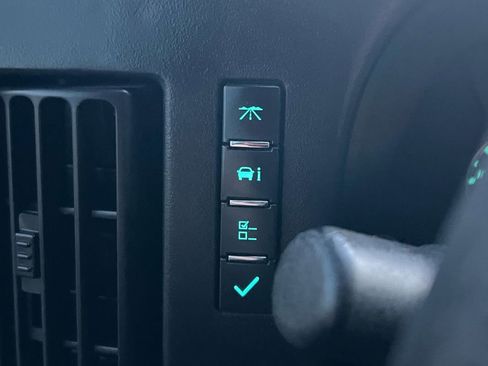 Used 2015 Chevrolet Express 3500 w/ Cold Climate Package image 28