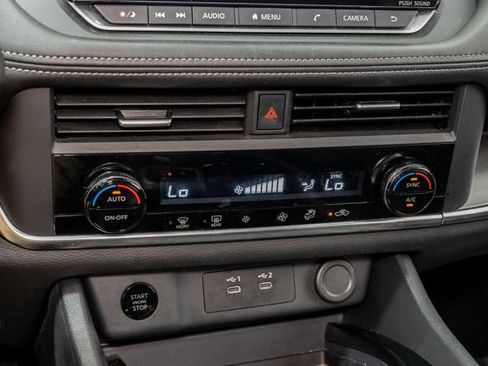 Used 2025 Nissan Rogue SV FWD image 22