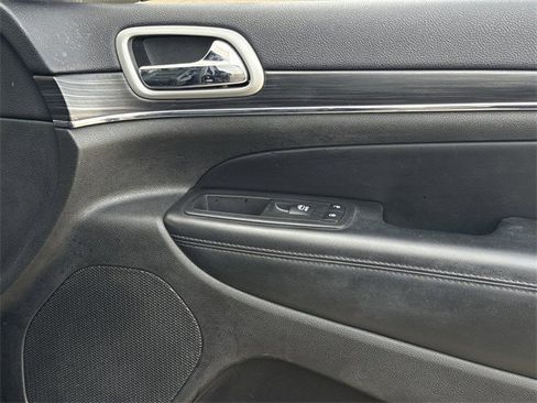 Used 2019 Jeep Grand Cherokee Limited w/ Luxury Group II image 26