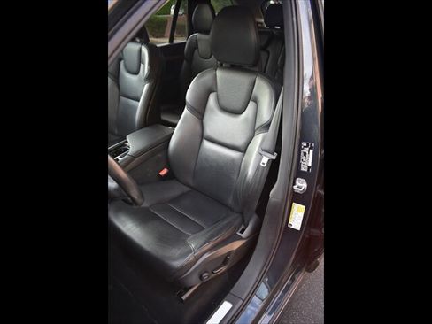 Used 2021 Volvo XC90 T6 Momentum w/ Advanced Package AWD/4WD image 17