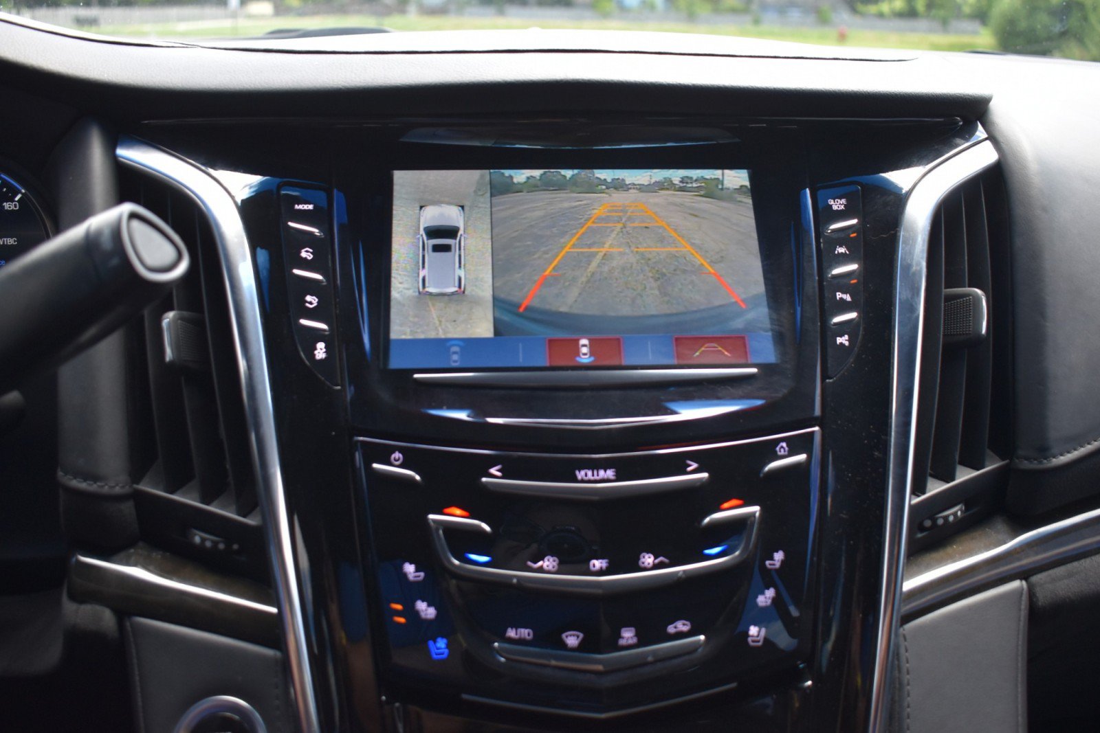 Used 2017 Cadillac Escalade Platinum AWD/4WD image 16