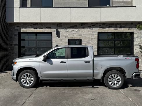 Used 2019 Chevrolet Silverado 1500 Custom w/ Custom Value Package AWD/4WD image 6