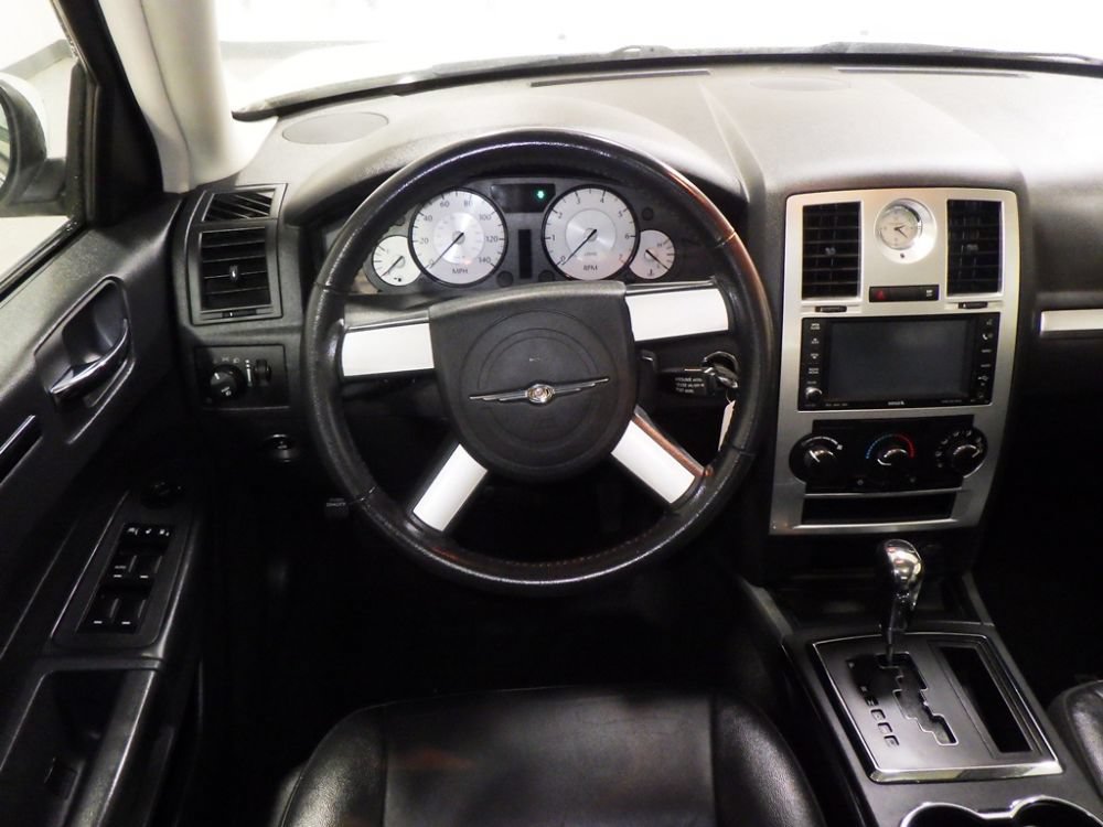 Used 2008 Chrysler 300 Touring RWD image 10
