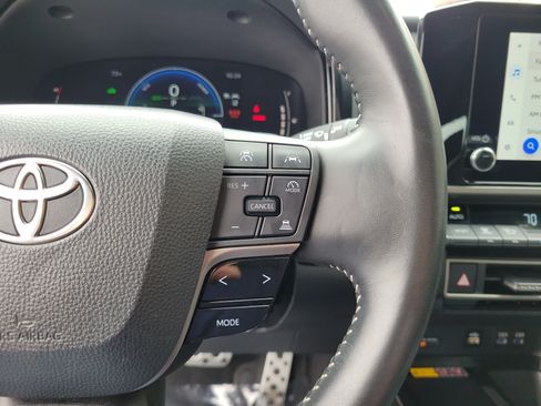 Used 2025 Toyota Camry SE FWD image 23