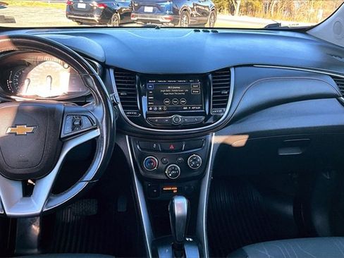 Used 2019 Chevrolet Trax LT w/ LT Convenience Package image 16
