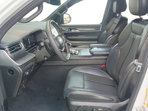 Used 2024 Jeep Wagoneer L Series II RWD image 19