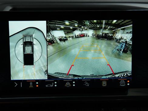 New 2025 GMC Sierra 2500 SLE w/ SLE Value Package; image 31