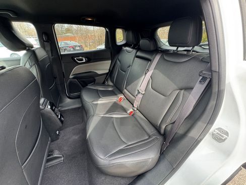 Used 2025 Jeep Compass Limited image 33