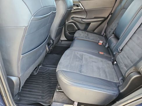 Used 2024 Mitsubishi Outlander SE image 20