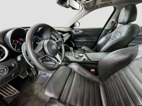 Used 2019 Alfa Romeo Giulia Ti Sport w/ Quick Order Package 22U Sport RWD image 2