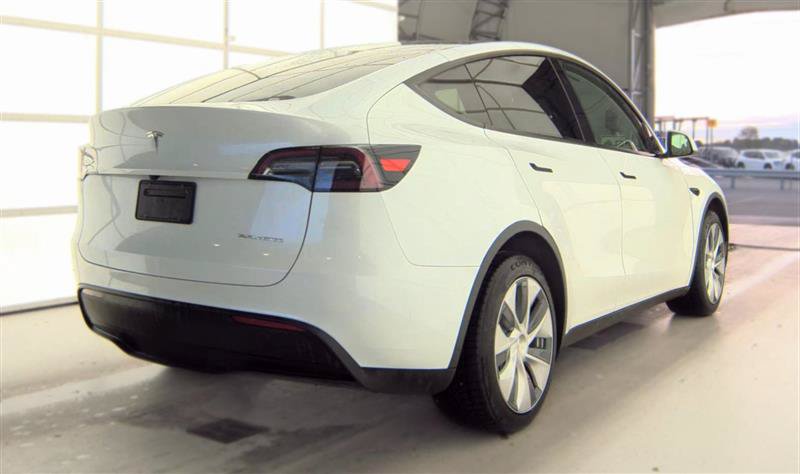 Used 2023 Tesla Model Y Long Range AWD/4WD image 4
