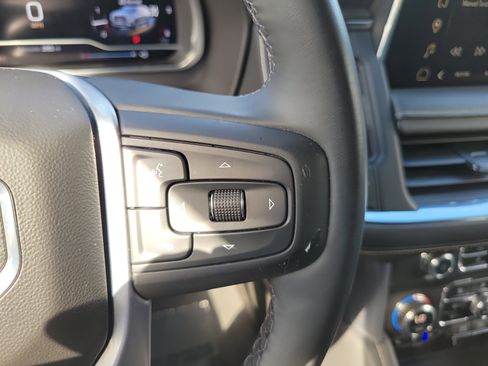 Used 2023 GMC Yukon SLT w/ SLT Premium Package image 22