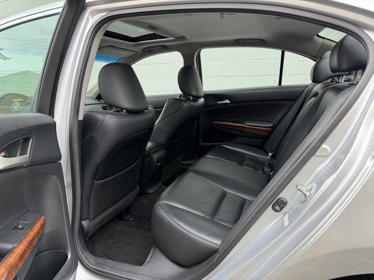 Used 2011 Honda Accord EX-L image 18