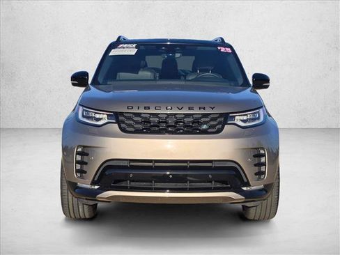 Used 2025 Land Rover Discovery Dynamic SE AWD/4WD image 2