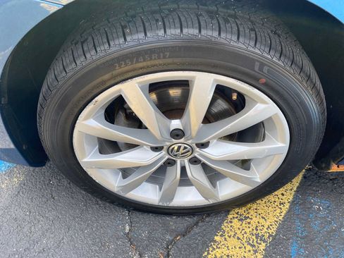 Used 2017 Volkswagen Golf SE FWD image 33