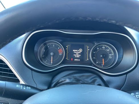 Used 2021 Jeep Cherokee Latitude Plus image 19