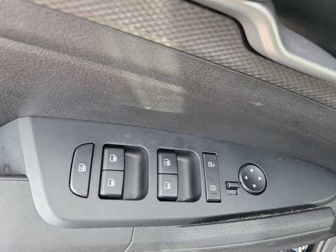 Used 2025 Kia Sportage LX FWD image 16
