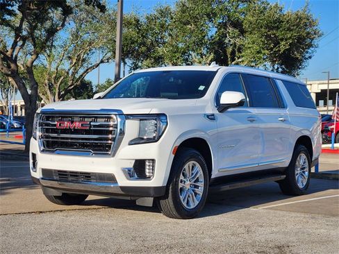 Used 2024 GMC Yukon XL SLT w/ SLT Luxury Package image 3