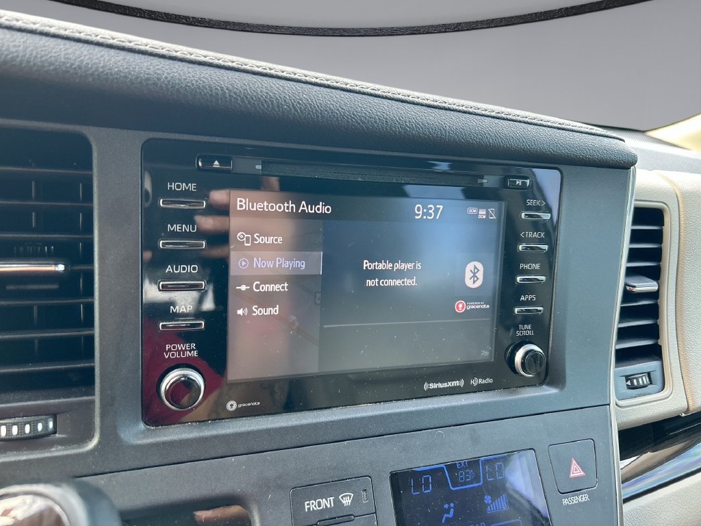 Used 2018 Toyota Sienna XLE w/ XLE Navigation Package FWD image 23
