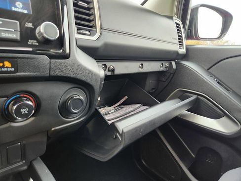 Used 2024 Nissan Frontier SV image 14