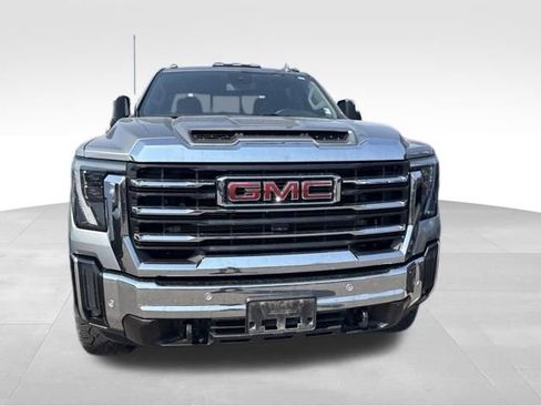 Used 2025 GMC Sierra 3500 SLT w/ SLT Premium Package AWD/4WD image 4