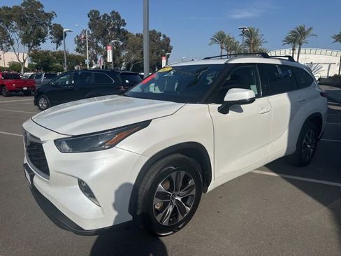 Used 2022 Toyota Highlander XLE FWD image 12
