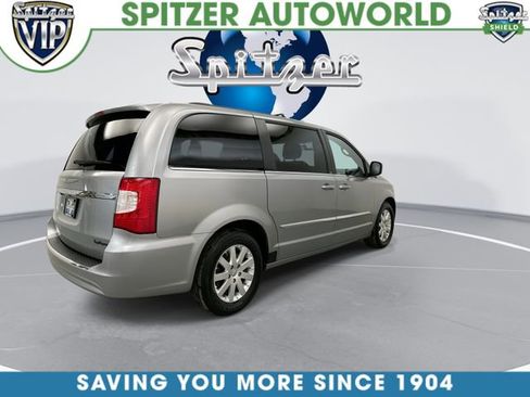Used 2014 Chrysler Town & Country Touring FWD image 10