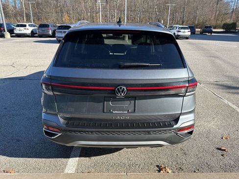New 2026 Volkswagen Taos SE image 6