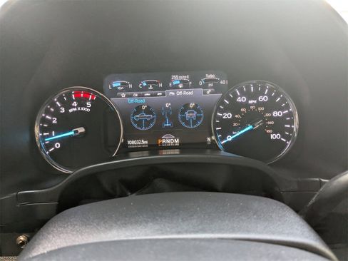 Used 2022 Ford F450 Platinum w/ FX4 Off-Road Package image 32