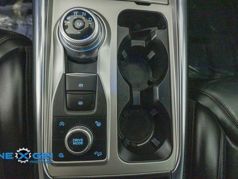 Used 2020 Ford Explorer Platinum w/ Premium Technology Package AWD/4WD image 19