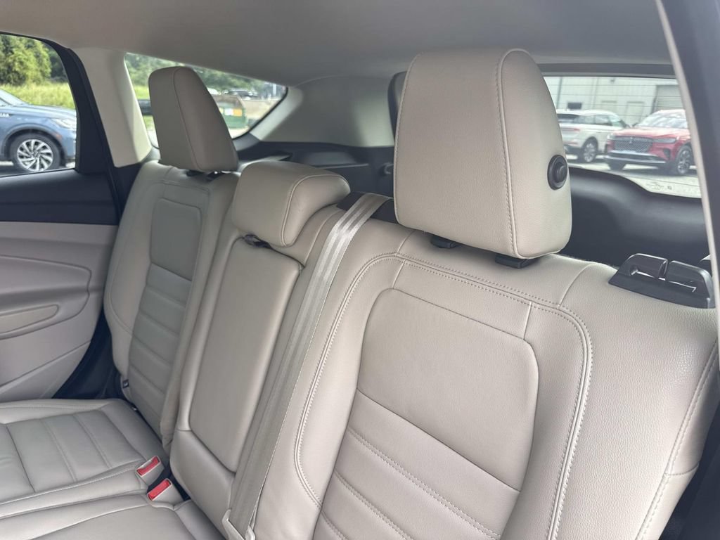 Used 2018 Ford Escape SEL w/ Ford Safe & Smart Package FWD image 14