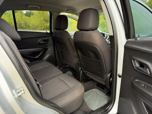 Used 2016 Chevrolet Trax LT FWD image 16