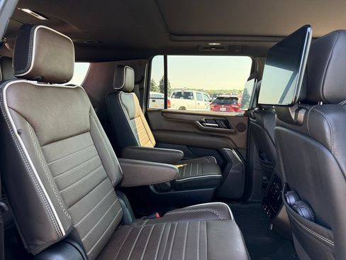 Used 2026 GMC Yukon XL Denali Ultimate AWD/4WD image 43