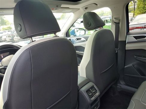 New 2025 Volkswagen Taos SE image 12