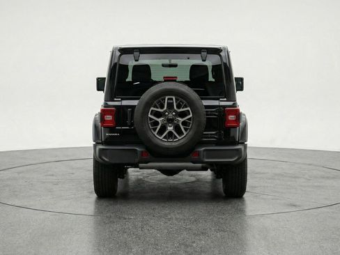 Used 2025 Jeep Wrangler Sahara image 7