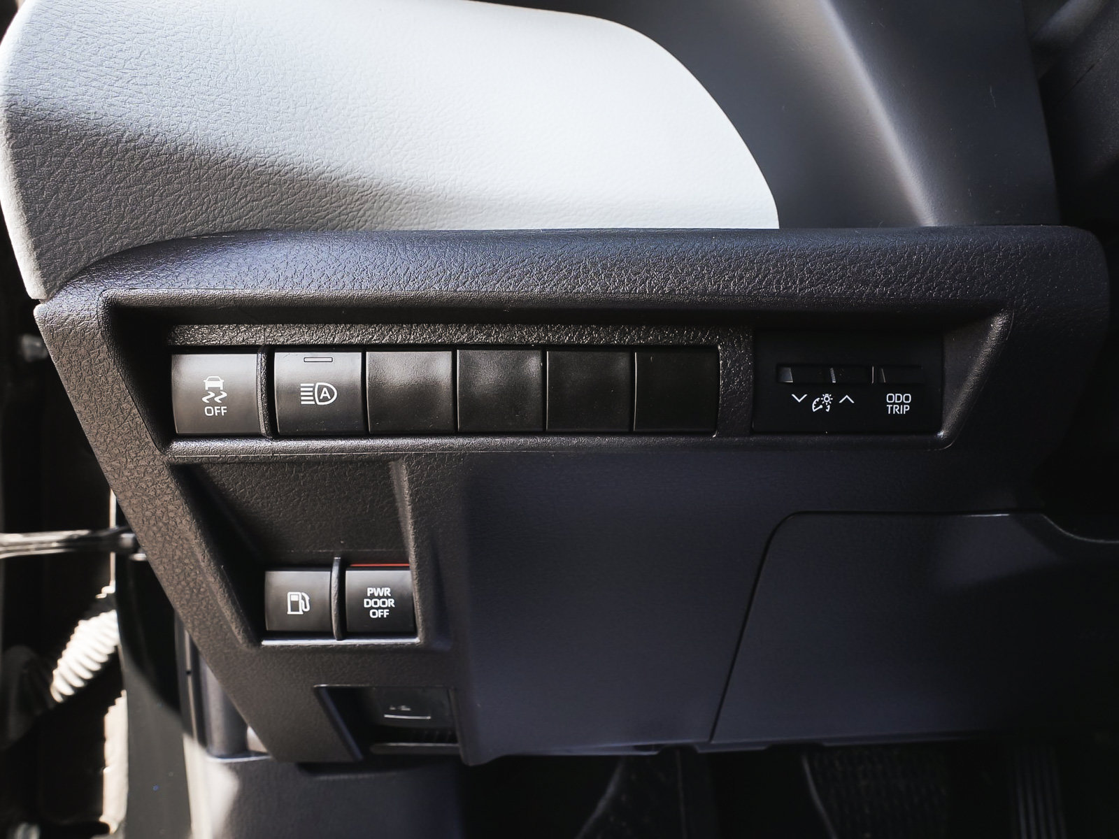 Used 2025 Toyota Sienna XLE FWD image 18