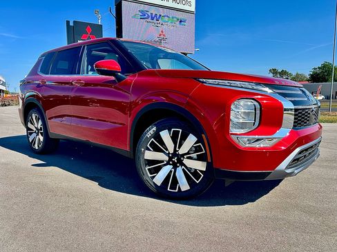 New 2025 Mitsubishi Outlander SE image 1