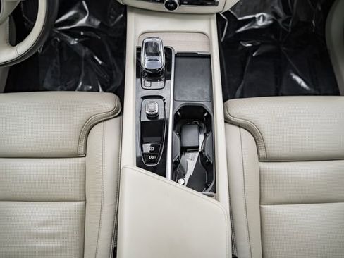 Used 2022 Volvo XC60 T8 Inscription w/ Advanced Package image 26