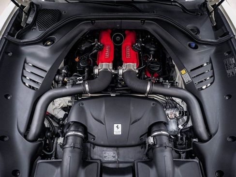 Used 2015 Ferrari California T image 41